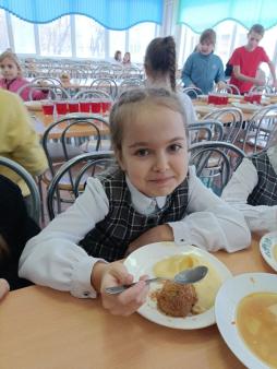 Питание детей в школьной столовой 4